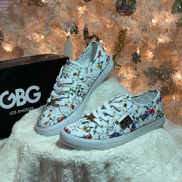 Beautiful Womens GBG Los Angeles Shoes - Picture 1 of 15